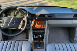 Někdo najel s legendárním nezničitelným Mercedesem 1,8 milionu km. A prodal ho jako pořád perspektivní auto