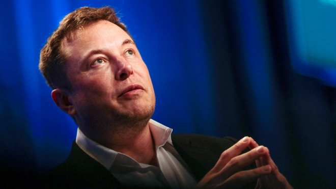 Elon Musk říká, že Tesla teď bude obracet každou korunu, jinak přijde na mizinu