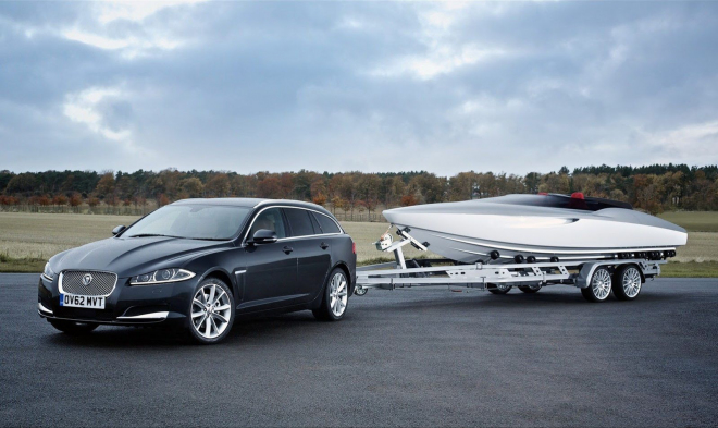 Jaguar navrhl vlastní motorový člun, to abyste za XF Sportbrake měli co tahat
