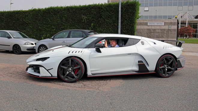 Toto je první majitel vzácného Zerouna. Auty se živí, přesto nemá jiný koníček