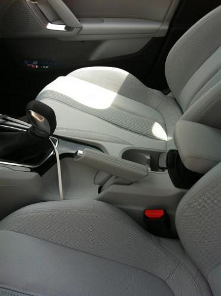 0000103862_Peugeot_308_2014_recenze_etienne_07_800_600.jpg