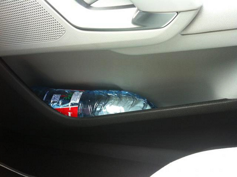 0000103868_Peugeot_308_2014_recenze_etienne_10_800_600.jpg