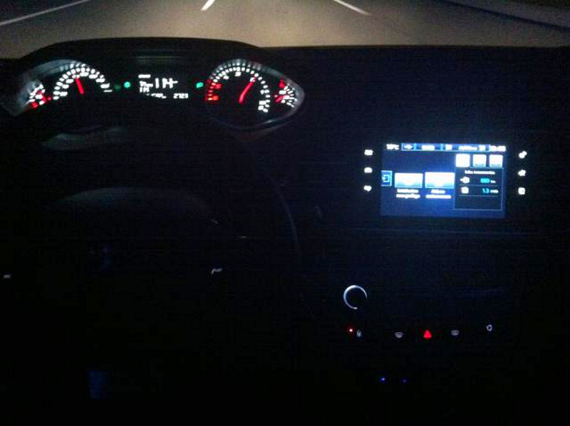 0000103872_Peugeot_308_2014_recenze_etienne_06_800_600.jpg