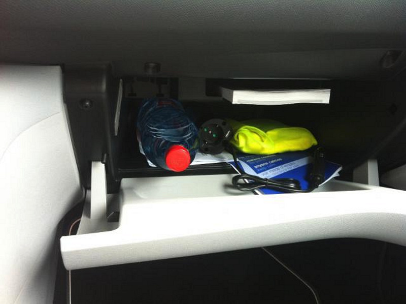 0000103875_Peugeot_308_2014_recenze_etienne_11_800_600.jpg