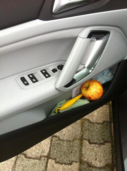 0000103876_Peugeot_308_2014_recenze_etienne_12_800_600.jpg