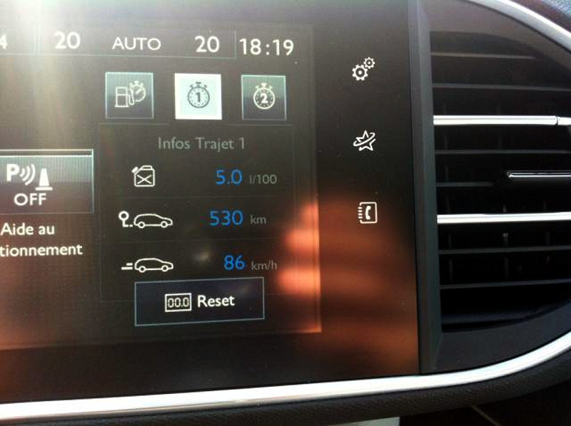 0000103878_Peugeot_308_2014_recenze_etienne_20_800_600.jpg