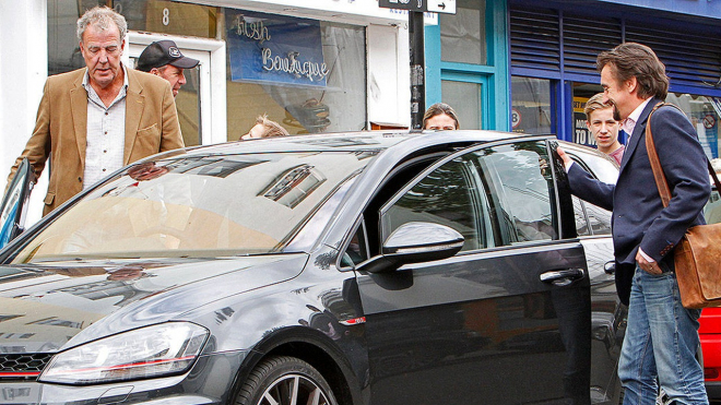 Jeremy Clarkson prodává své auto. Nabízí ho osobně, dosti netradičním způsobem