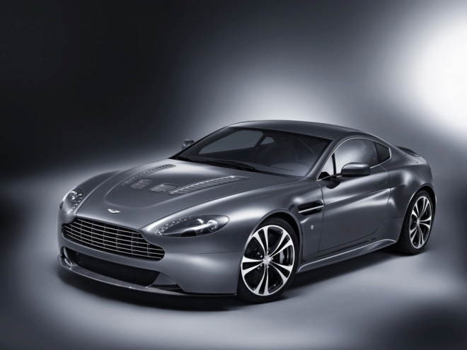 Aston Martin Vantage V12: více síly pod kapotou