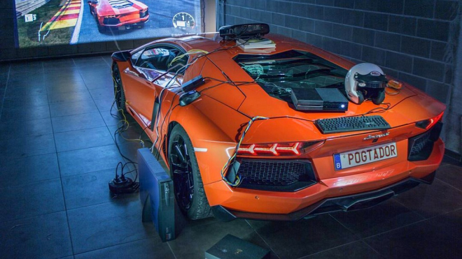Fanda předělal skutečné Lamborghini na pouhý ovladač herní konozole