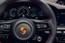Také Porsche pochopilo a do svých aut přidalo tlačítko &bdquo;ihned vypnout EU&rdquo;. &bdquo;Museli jsme to tam dát, ale takhle snadno se toho zbavíte,&rdquo; říká šéf