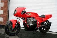 Ferrari si patentovalo vidlicový dvouválec. Postaví vlastní TwinAir? Či motocykl?