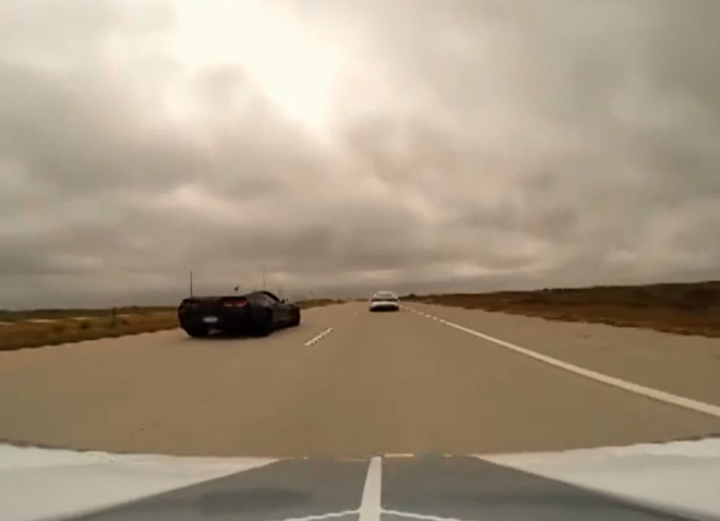 Nový Chevrolet Corvette vs. Dodge Viper TA v přímce: kdo je rychlejší? (video)