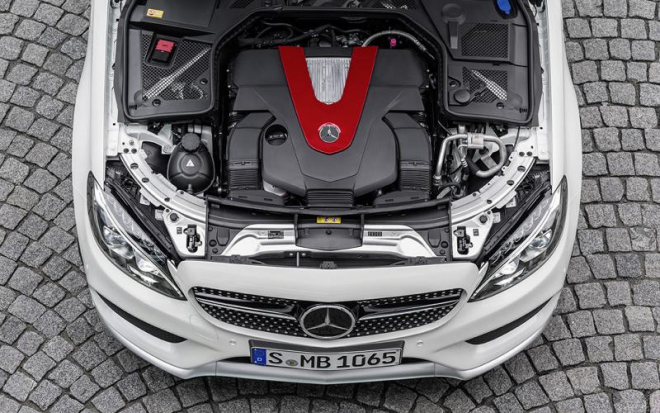 Mercedes osadí své benzinové motory technologií FSI, i přes vyšší emise