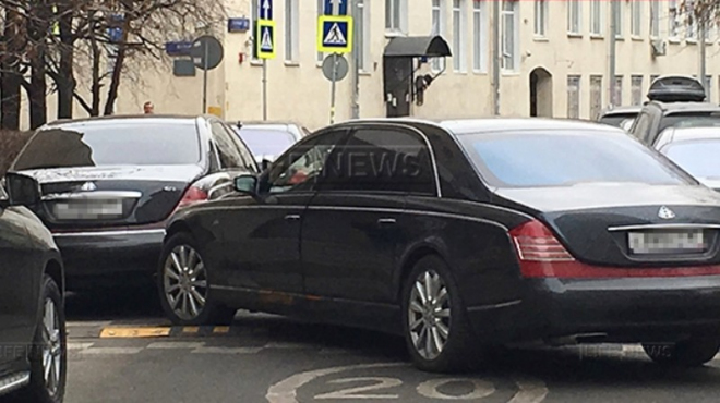Jen v Rusku: Maybach naboural Maybach, toto je ťukanec za statisíce (foto, video)
