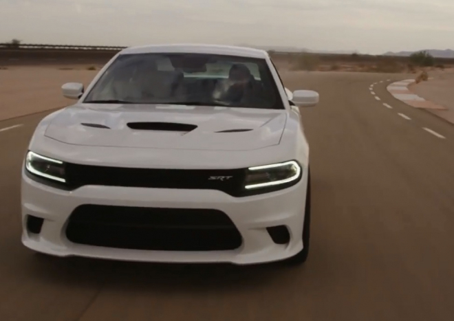 Dodge Charger SRT Hellcat se ukázal na videích, chlubí se hlavně svými svaly