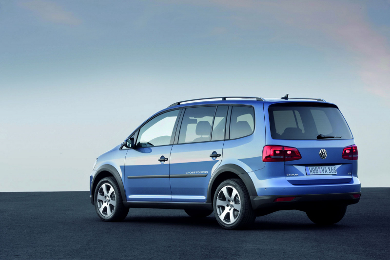 Volkswagen CrossTouran 2011: facelift chalupáře - 10 - 2010_VW_CrossTouran_12