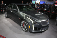Cadillac e-AWD: přední kola budoucích Cadillaců V mají roztáčet elektromotory