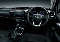 Nová Toyota Hilux 2016 ukázala interiér, nabídne dotykový panel i kůži