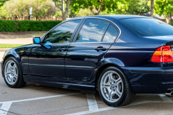 Už i v USA podlehli kouzlu kódu E46. O docela obyčejné BMW řady 3 z roku 2003 se 100 tkm se v aukci strhla mela
