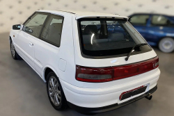 Tohle nuzně vypadající, 34 let staré auto s utopenými 15palcovými koly a 181 tisíci km se má prodat za víc než 1 milion Kč. A není to překlep