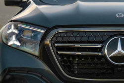 Mercedes faceliftoval hned čtyři auta naráz a hvězdami je zaplácal tak, až z toho bolí oči