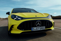 Nový sportovní Mercedes je jako ošklivý &bdquo;fejk&rdquo;, rozšláplá žába si od A do Z hraje na něco, čím není a nebude