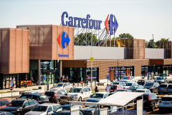 Carrefour zakázal vjezd elektromobilů do svých parkovacích domů, jsou moc těžké a moc hoří