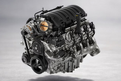 Tohle auto mělo během pár let přejít jen na elektropohon, teď místo toho dostalo dva nové motory V8, diesel, benzin 2,7 a dál nic