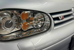 V6, manuál, dřevo a tři dveře: K mání je nejetý VW Golf v dnes neuvěřitelné verzi, ukazuje přesně to, co teď Volkswagenu chybí