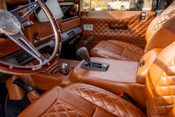 Automobilový valach českého původu se po drsné službě proměnil v &bdquo;luxusní nářadí&rdquo; s bizarním jménem za víc než 9 milionů