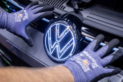 Prodeje VW se propadají tak moc, že už to ani Škoda nezachrání. A jinak není kde a od koho brát