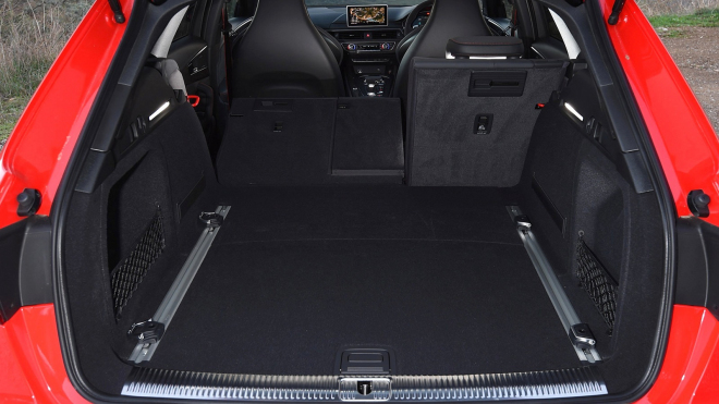 Venku je další inovovaný überkombík, 450 koní a 1 510 litrů balí do nového hávu