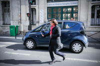 Osobní auta jsou „přežitek”, říká starostka Paříže. Chce je úplně zakázat