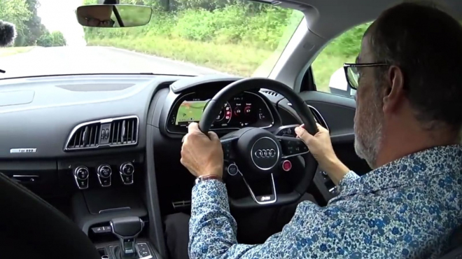 Slavný novinář strhal nové vrcholné Audi se zadním pohonem. Chválí jen jednu věc