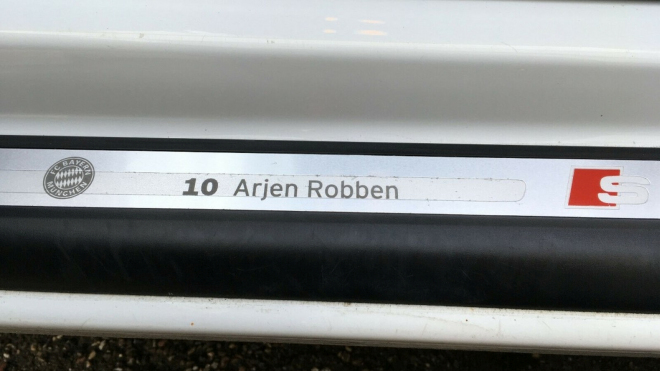 Rychlý kombík po slavném fotbalistovi je na prodej, s jiným si ho nespletete