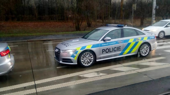 Policie má nejsilnější auta ve své historii. Převzala 10 označených Audi S6