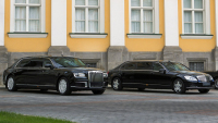Kim Čong-un skutečně přešel z Mercedesů na ruský Aurus, auto přímo od Putina poprvé vyvětral před kamerami