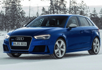 Audi RS3 Sportback na nových fotkách a videu ukázalo modrý lak a „červený“ paket