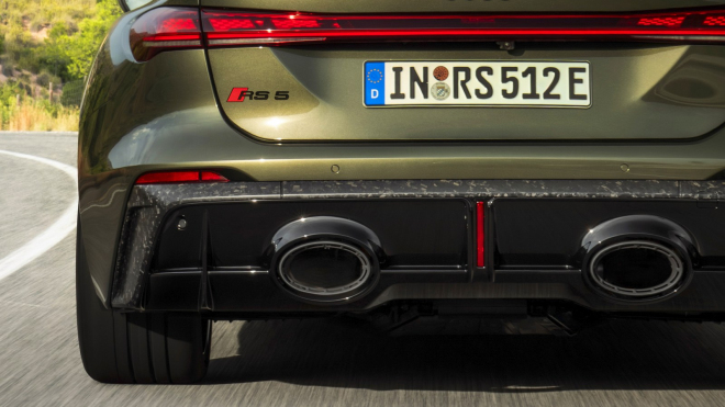 Nové Audi RS5 schytává od lidí těžkou bídu, jedním z důvodů jsou i jeho výfuky. Podívejte se, jak je karikují
