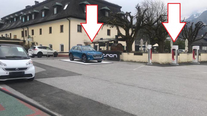 Audi zkouší přetáhnout zákazníky Tesly přímo u jejích nabíječek Supercharger