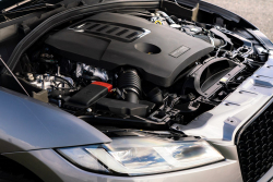 Jede jako Porsche, ale slouží jako Škoda: Už zaříznutý Jaguar koupíte po pár letech za mrzké peníze, jak se vyhnout šmejdu?