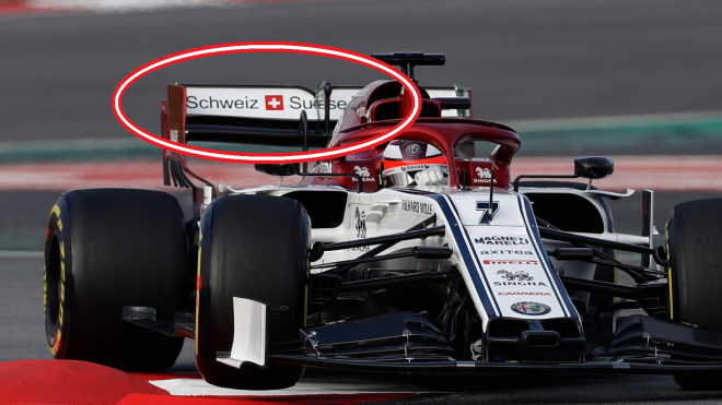 Křídlo nového monopostu F1 Alfy Romeo zdobí mimořádně absurdní reklama