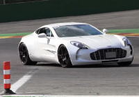 Aston Martin One-77 v akci ve Spa hned v pěti exemplářích je pěkná podívaná (video)