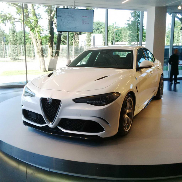 Alfa_Romeo_Giulia_2016_oficialni_17_800_600.jpg