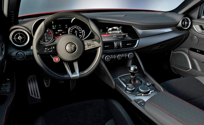 Alfa Romeo Giulia ukázala interiér i na oficiální fotce, kombi Sportwagon na ilustraci (doplněno)