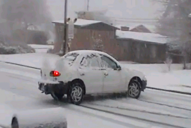 Automobilový kulečník v Utahu: když se led skryje pod sněhem (video)