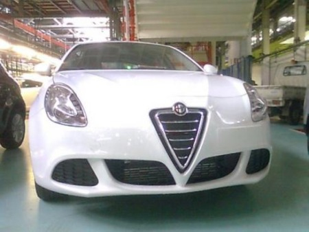 Alfa Romeo Milano alias 149 nafocena v továrně Alfy