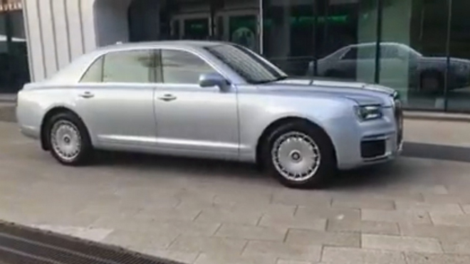 První dealer začíná prodávat Putinovy limuzíny, na ceny se dál budete ptát marně