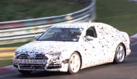 Nová Audi testují na Ringu. A8 dostane enormní masku, RS5 brutální zvuk (videa)