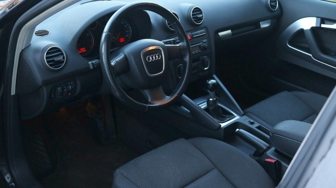 K mání je auto po slavném fotbalistovi. Stojí 100 tisíc, není to ale žádný supersport